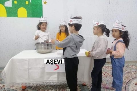 Nizip'te minikler Kızılay Haftası'nı kutladı