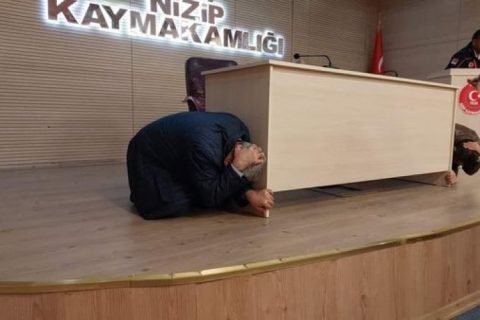 'Çök-Kapan-Tutun' tatbikatı! Sirenler önlem için çaldı: Türkiye Düzce Depremi'ni yaşa