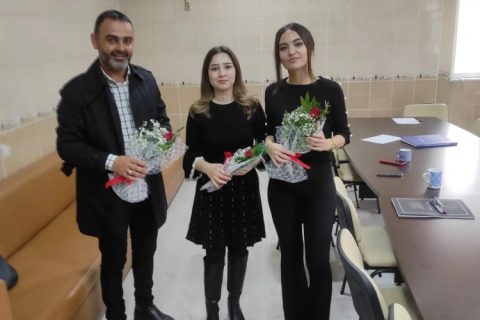 Nizip'te muhtardan öğretmenlere çiçek