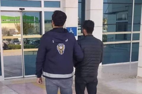 Hırsızlıktan aranan şahıs yakalandı.