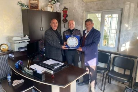 Aslan ve Kök'ten Hayırsever İşadamı Yakar'a Plaket 
