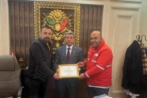 Kızılay'dan hayırsever işadamına teşekkür belgesi