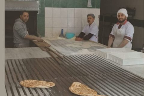 Sembol Pide Fırını  fırınında ekmek bedava dağıtılıyor