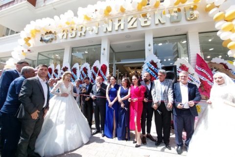 Asr-ı Nazende Gelinlik Mağazası hizmete açıldı
