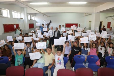 Belediye Başkanı Doğan, öğrencilerin karne heyecanına ortak oldu
