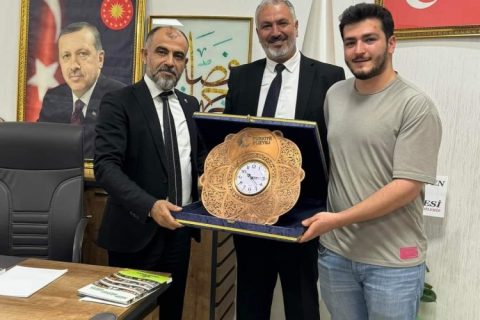 AK Parti Nizip İlçe Başkanı Yakup Karakuş, Hayırlı Olsun Ziyaretlerini Kabul Ediyor