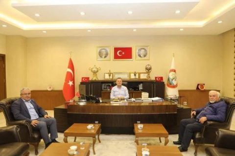 Nizip’li Emekli Emniyet Müdürü ve Şair Latif Öğüt, Belediye Başkanı Ali Doğan’ı Ziyar