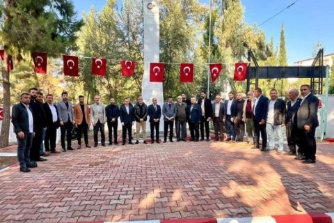 AK Parti İlçe Başkanı Yakup Karakuş, Şehitlik Ziyaretinde Dua Etti