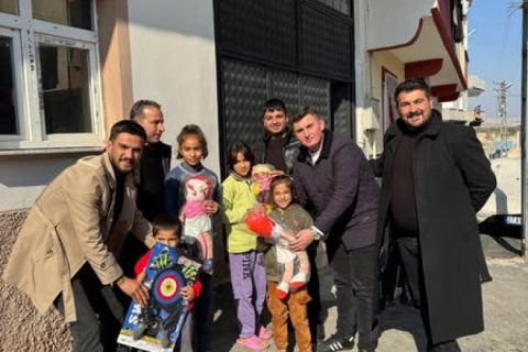 CHP Nizip Gençlik Kolları’ndan Çocuklara Anlamlı Hediye!