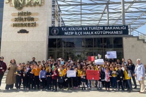 Nizip Final Okulları Öğrencileri Kütüphaneler Haftasında İlçe Halk Kütüphanesini Ziya