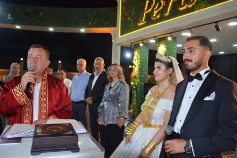 Nizip’te Görkemli Düğün: Kendirci ve Süzer Ailelerinin Evlatları Hayatlarını Birleşti