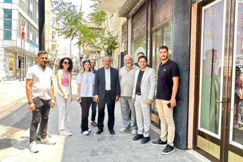 İYİ Parti Nizip Teşkilatından Esnafa Anlamlı Hediye: Türk Bayrağı Dağıtımı