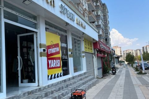 Nizip'te Elektrik Çilesi Sürüyor: Yaz Aylarında Kesintiler Vatandaşı Bezdirdi!