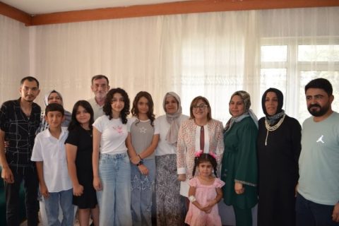 LGS Türkiye Birincisi Aleyna Nur Kurt’a Protokolden Tebrik Ziyareti