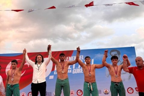 Nizipli Güreşçiler Adana’dan Madalyalarla Döndü