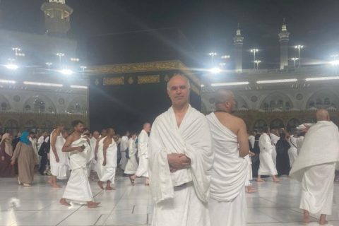 Eğitimci Ali Kılıç Suudi Arabistan’da Gözaltına Alındı, Evrak Hatası Anlaşılınca Serb