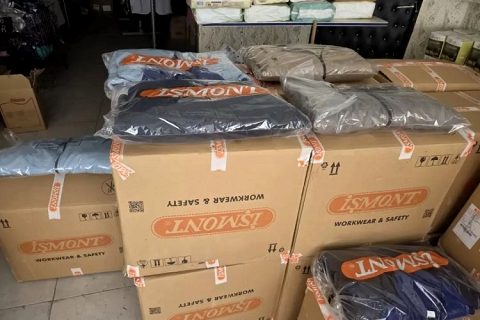 NİZİP’TE İHTİYAÇ SAHİBİ ÇOCUKLAR İÇİN 300 ADET KIŞLIK MONT DAĞITIMI BAŞLADI