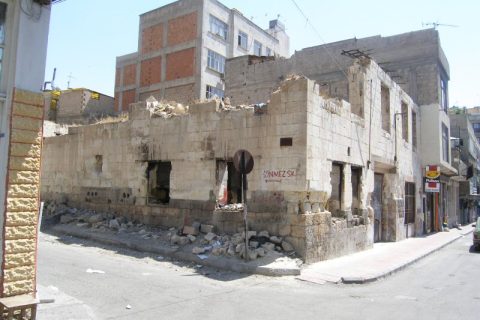 Yıkılmış Harebe olmuş Tarihi Evlerimiz