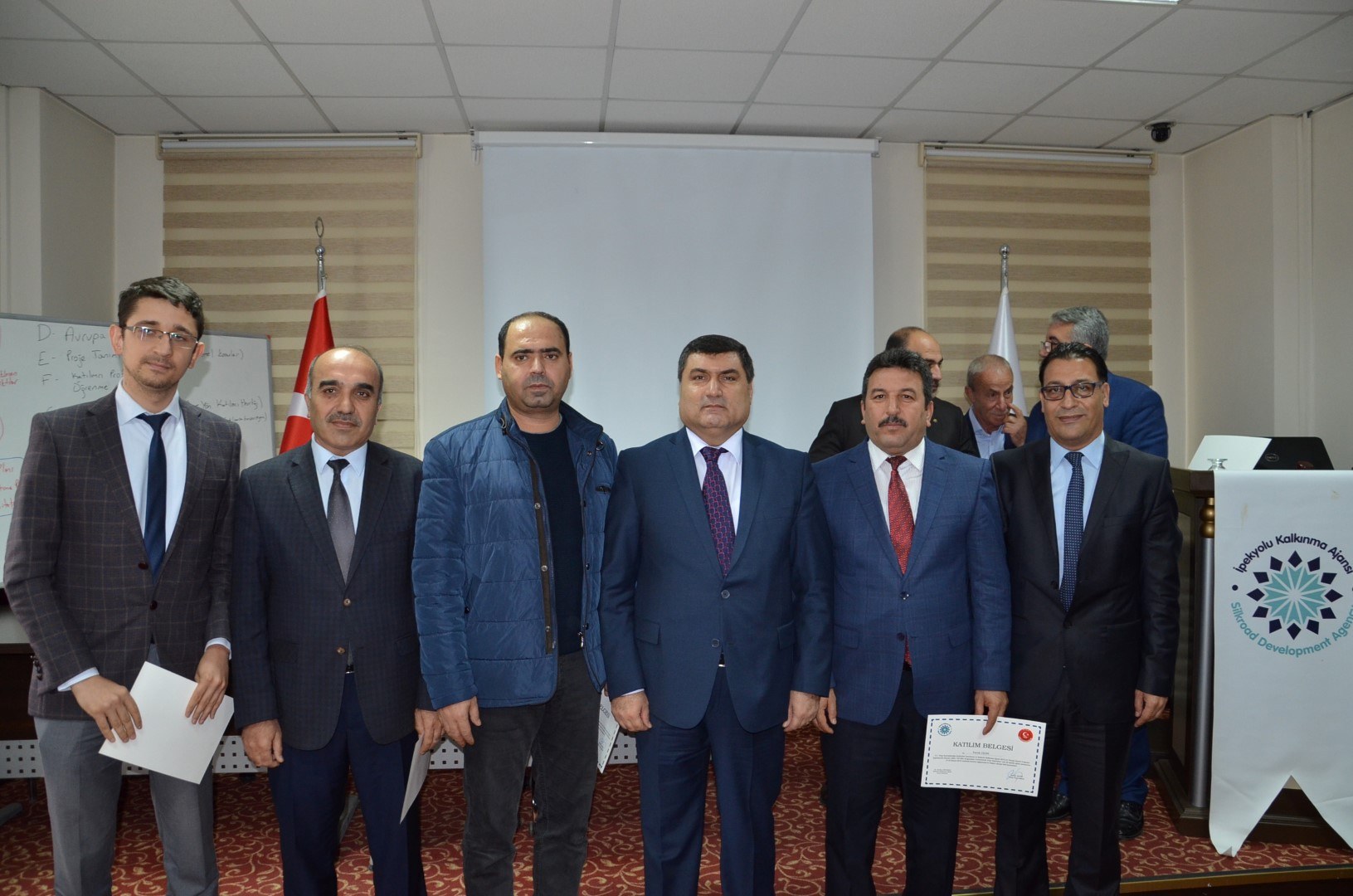 PROJE YAZMA EGITIMINE KATILAN KAMU PERSONELLERINE SERTIFIKA TÖRENI DÜZENLENDI