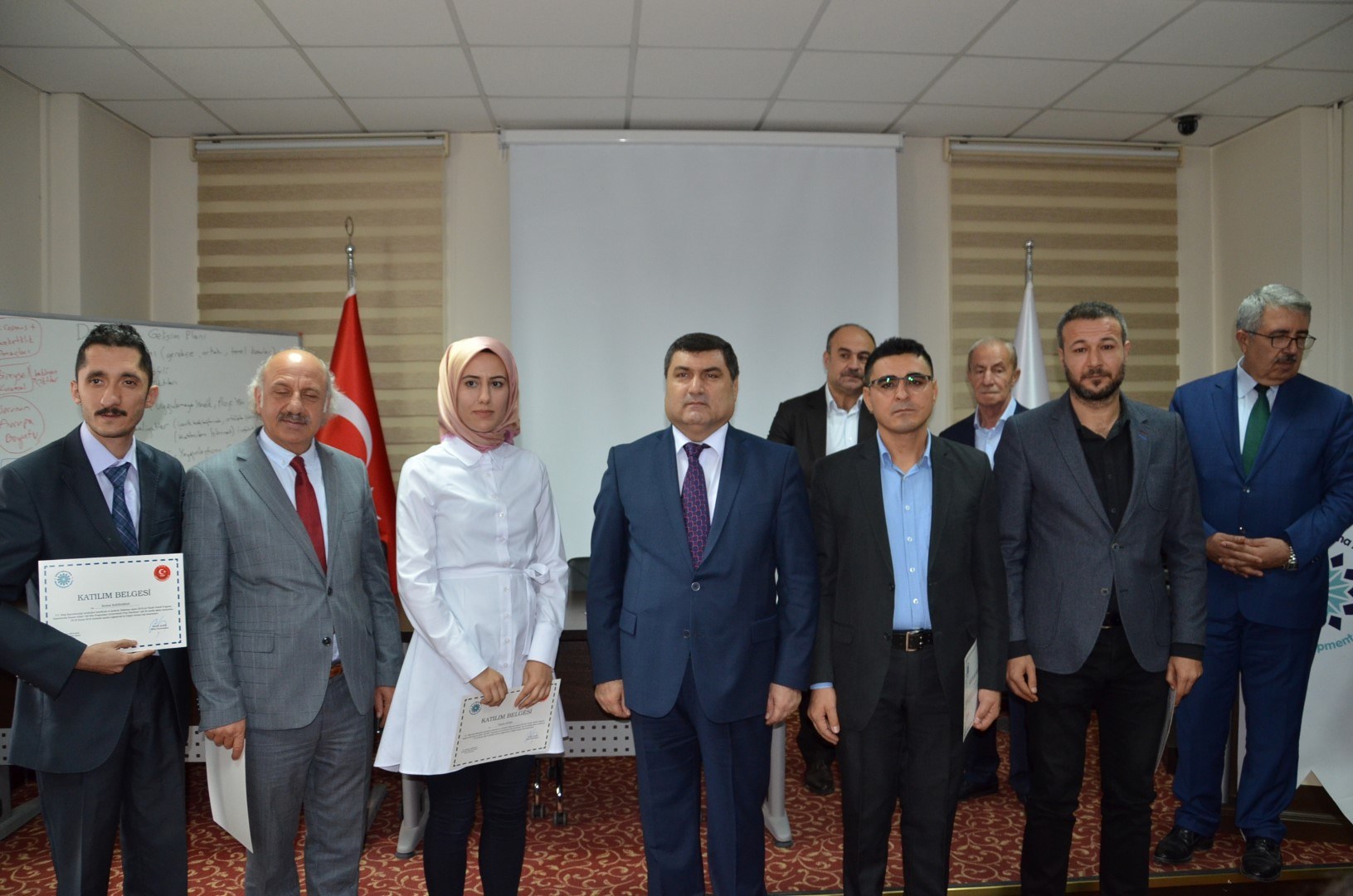 PROJE YAZMA EGITIMINE KATILAN KAMU PERSONELLERINE SERTIFIKA TÖRENI DÜZENLENDI