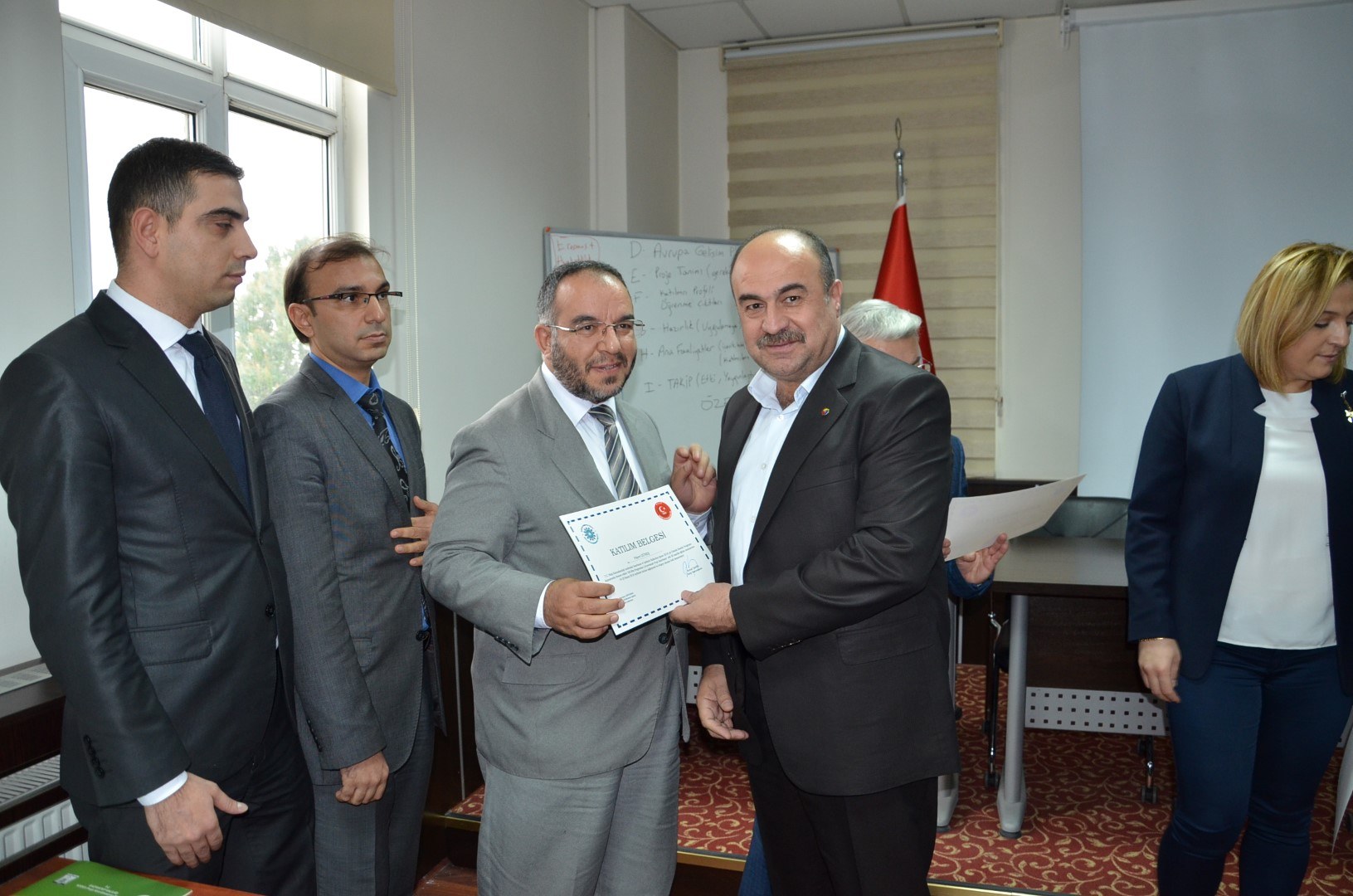 PROJE YAZMA EGITIMINE KATILAN KAMU PERSONELLERINE SERTIFIKA TÖRENI DÜZENLENDI