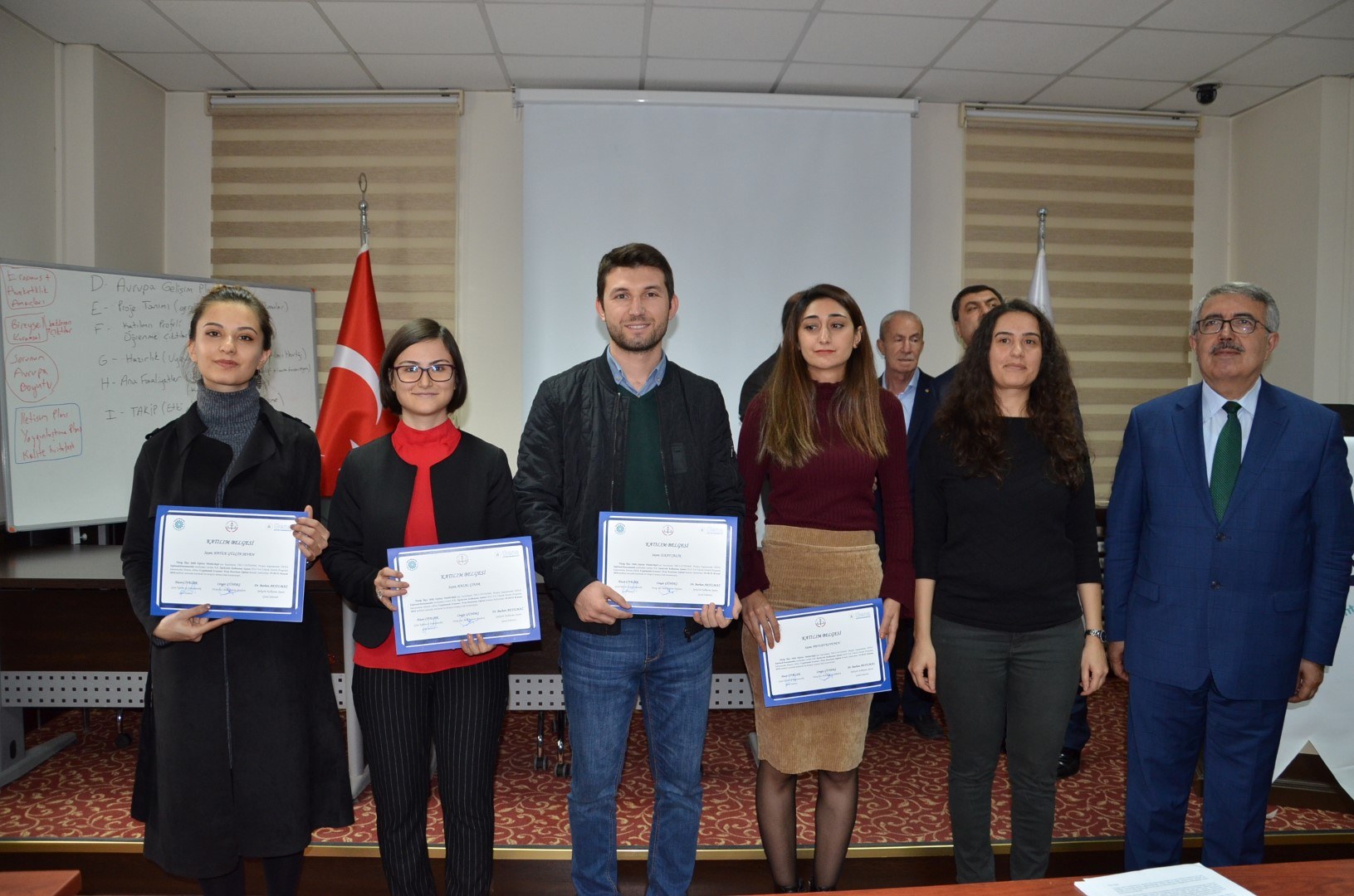 PROJE YAZMA EGITIMINE KATILAN KAMU PERSONELLERINE SERTIFIKA TÖRENI DÜZENLENDI