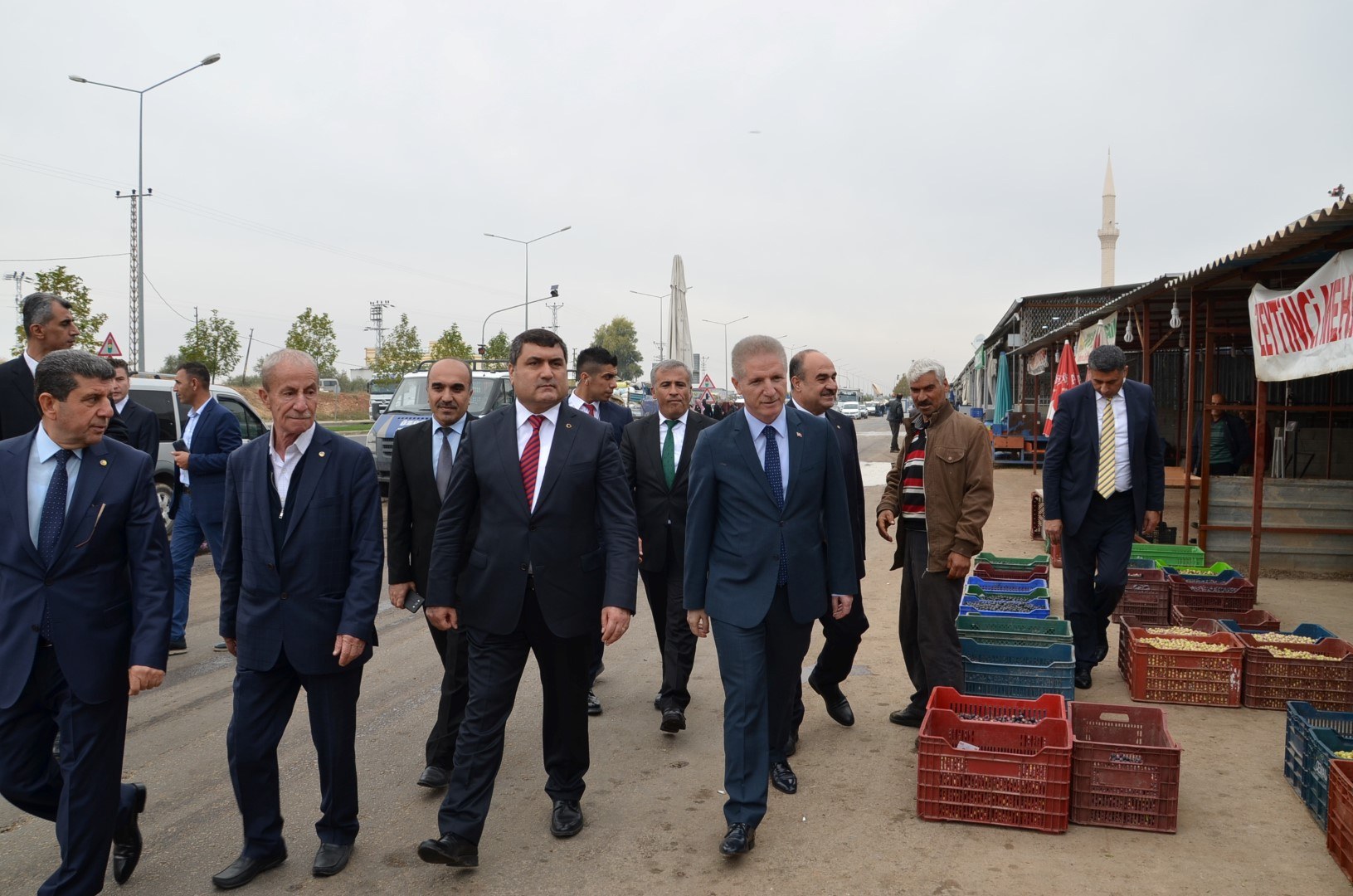 GAZIANTEP VALISI DAVUT GÜL NIZIP'TE BULUNAN ESNAFLARLA BIR ARAYA GELDI