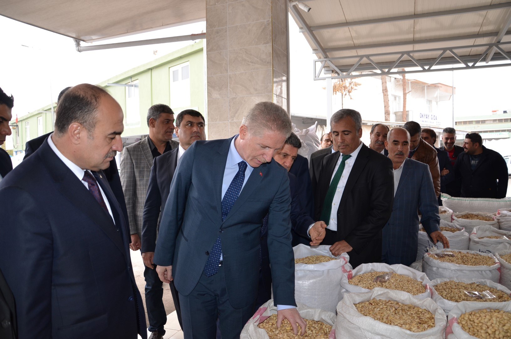GAZIANTEP VALISI DAVUT GÜL NIZIP'TE BULUNAN ESNAFLARLA BIR ARAYA GELDI
