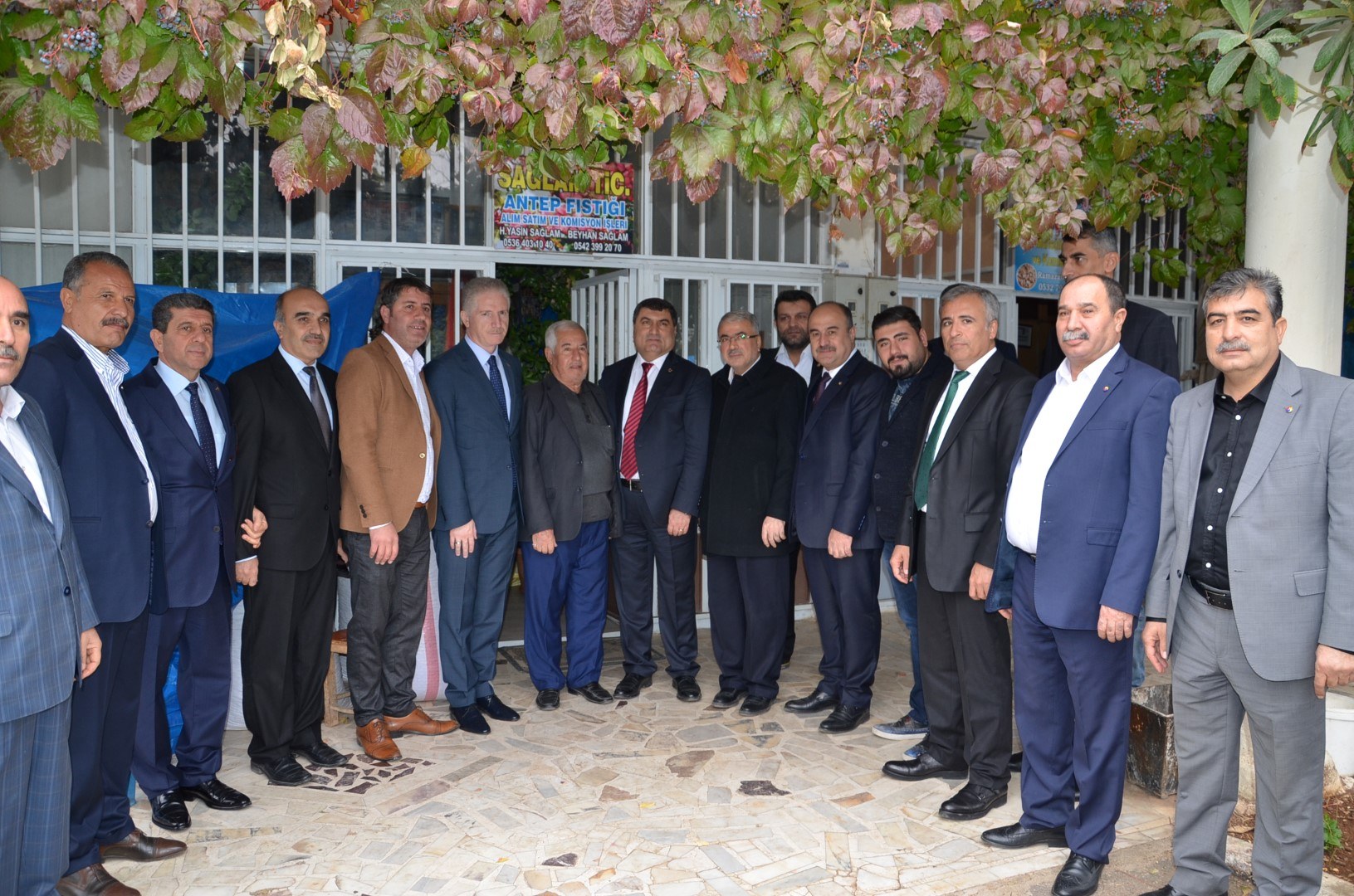 GAZIANTEP VALISI DAVUT GÜL NIZIP'TE BULUNAN ESNAFLARLA BIR ARAYA GELDI