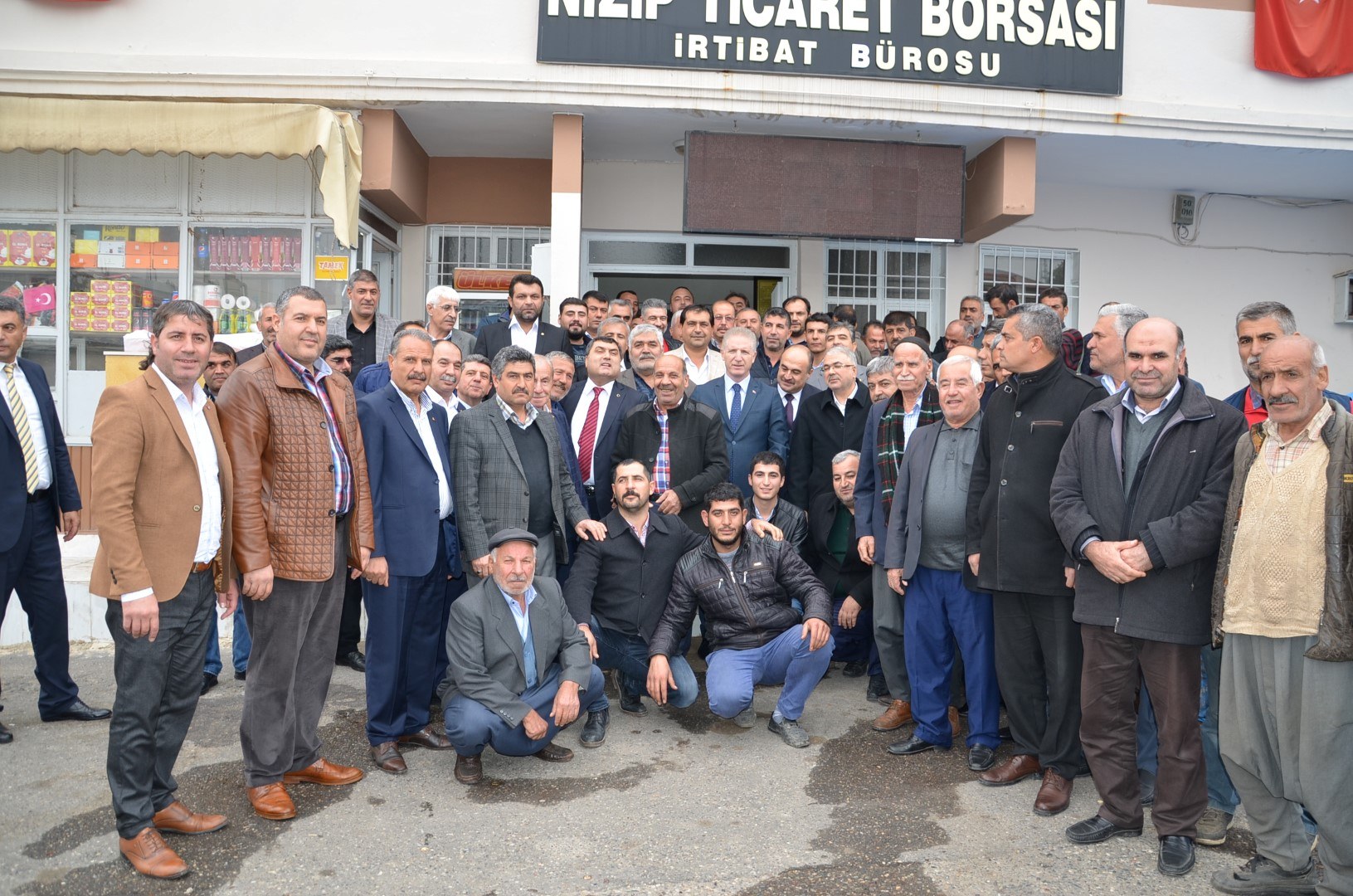 GAZIANTEP VALISI DAVUT GÜL NIZIP'TE BULUNAN ESNAFLARLA BIR ARAYA GELDI