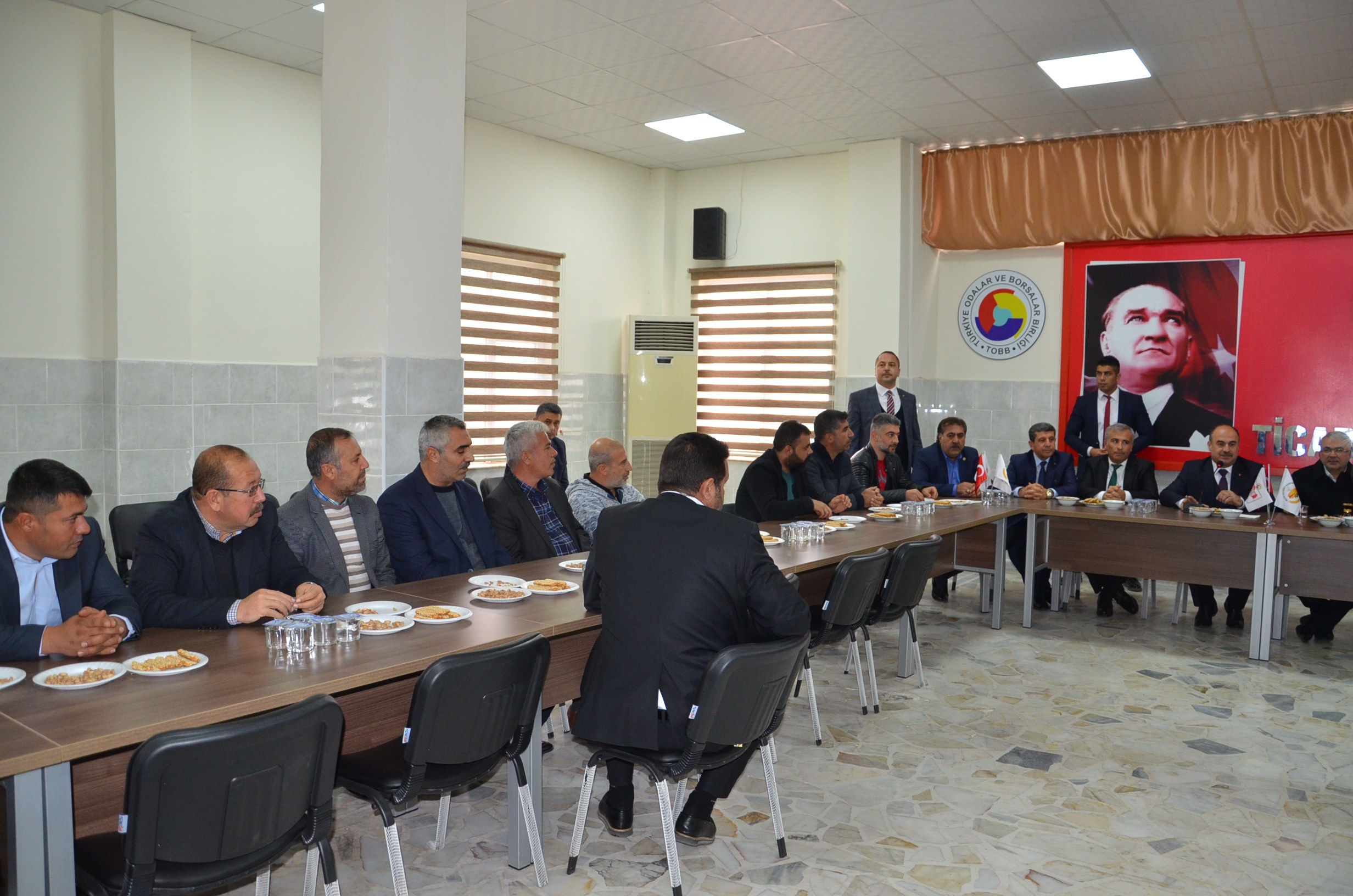 GAZIANTEP VALISI DAVUT GÜL NIZIP'TE BULUNAN ESNAFLARLA BIR ARAYA GELDI