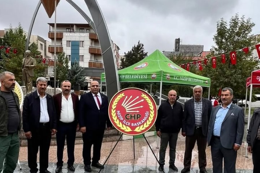 CHP NİZİP İLÇE BAŞKANI MUSTAFA ŞAHİN, ATATÜRK ANITI’NA ÇELENK SUNDU