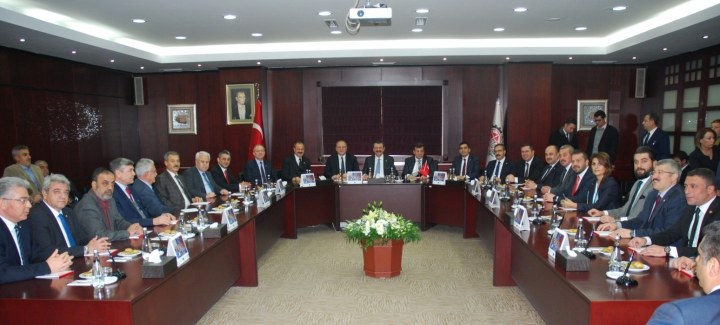 TOBB BASKANI HISARCIKLIOGLU VE BERABERINDEKI HEYET GTO YENI YÖNETIMINE HAYIRLI OLSUN ZIYARETINDE BULUNDU