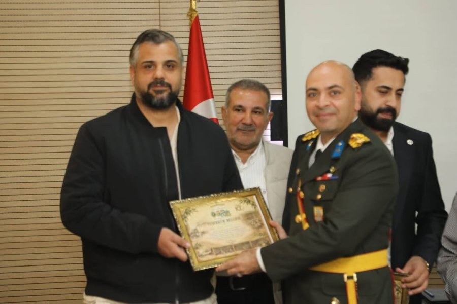 MERHUM NUH YILMAZ’A, NİZİP’İN 100. YILINA KATKILARINDAN DOLAYI TEŞEKKÜR PLAKETİ