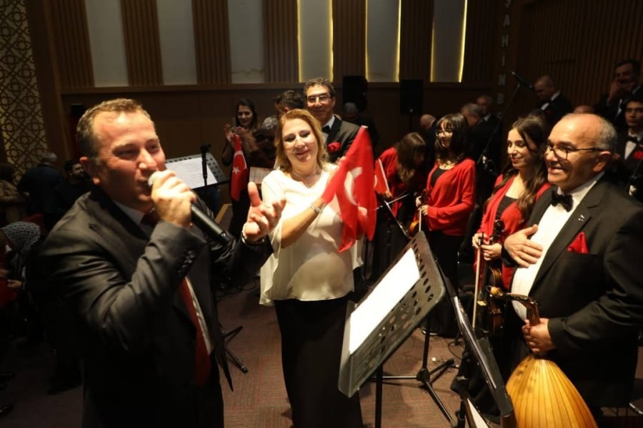 Cumhuriyet coşkusu konserle yaşandı