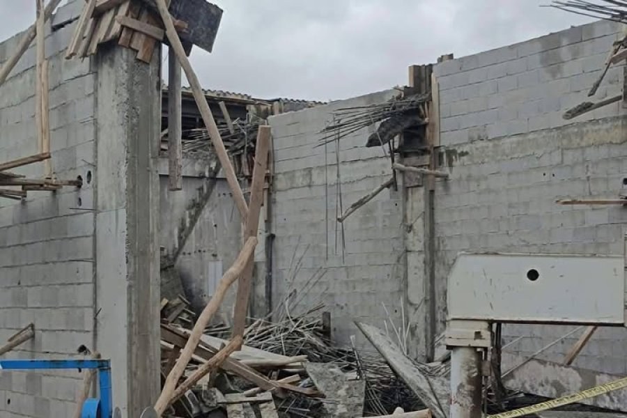 NİZİP SANAYİ SİTESİ’NDE İSKELE ÇÖKTÜ: 3 KİŞİ YARALANDI