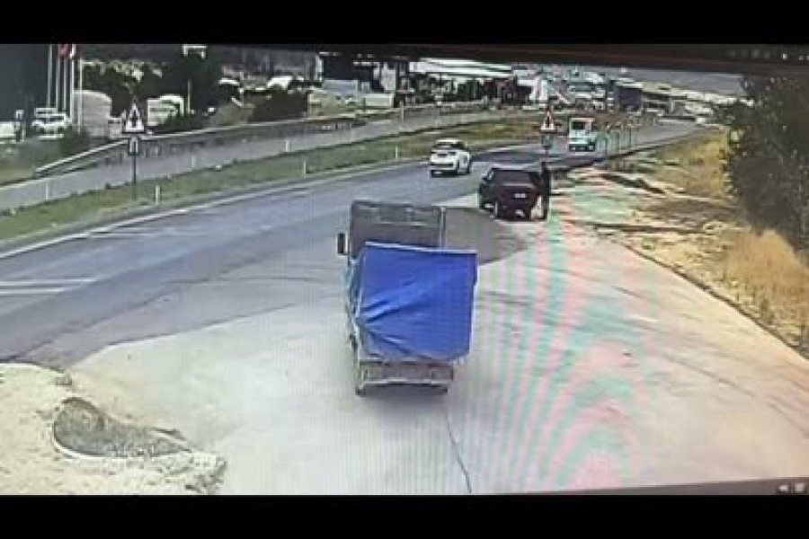 NİZİP’TE FECİ KAZA! TAKLA ATAN OTOMOBİL MENFEZE UÇTU: 2 YARALI