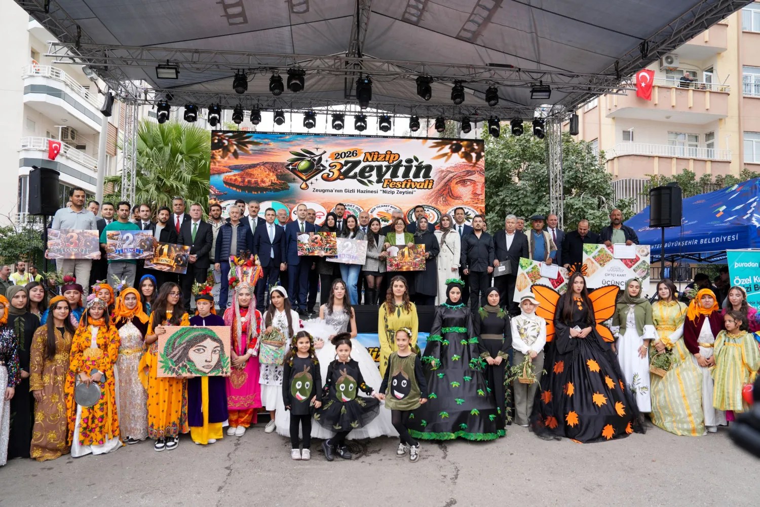 NİZİP’İN 100. YILINDA 3. NİZİP ZEYTİN FESTİVALİ COŞKUYLA GERÇEKLEŞTİRİLDİ