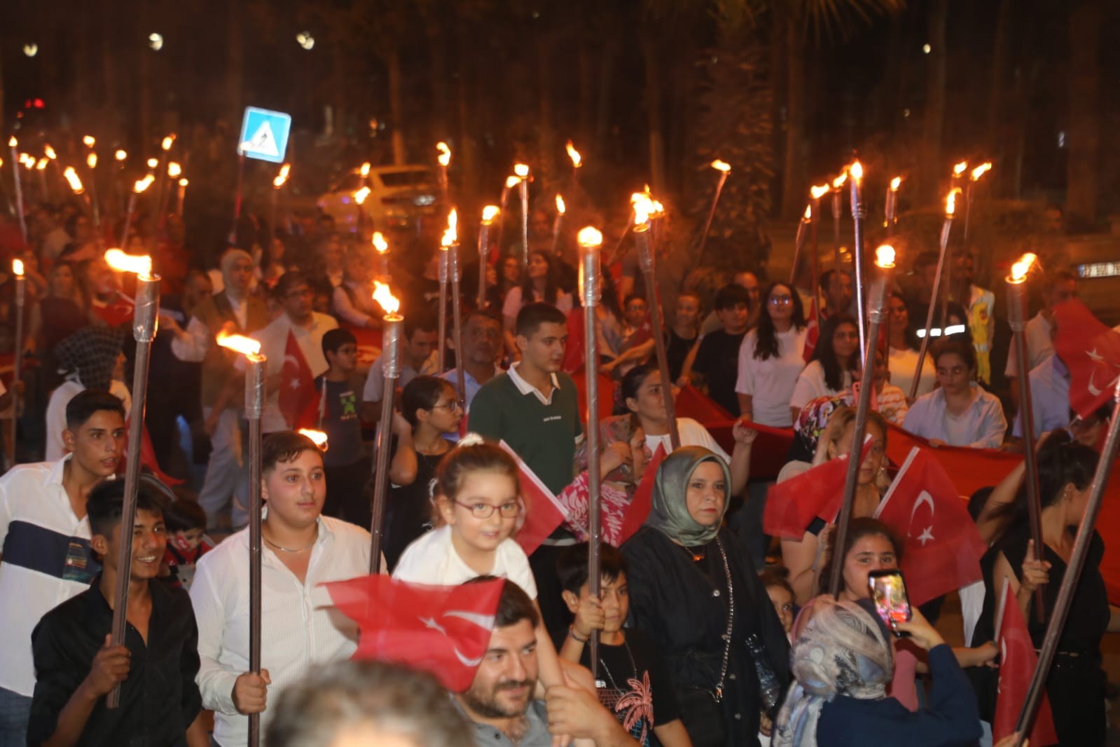 Nizip’ten 20 Bin Işık Yükseldi