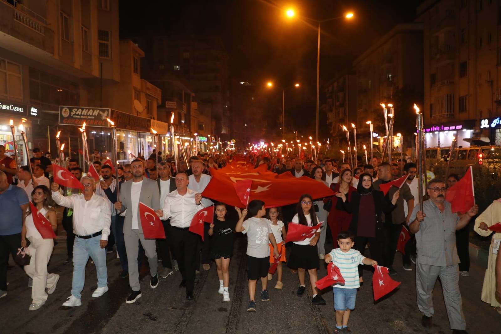 Nizip’ten 20 Bin Işık Yükseldi