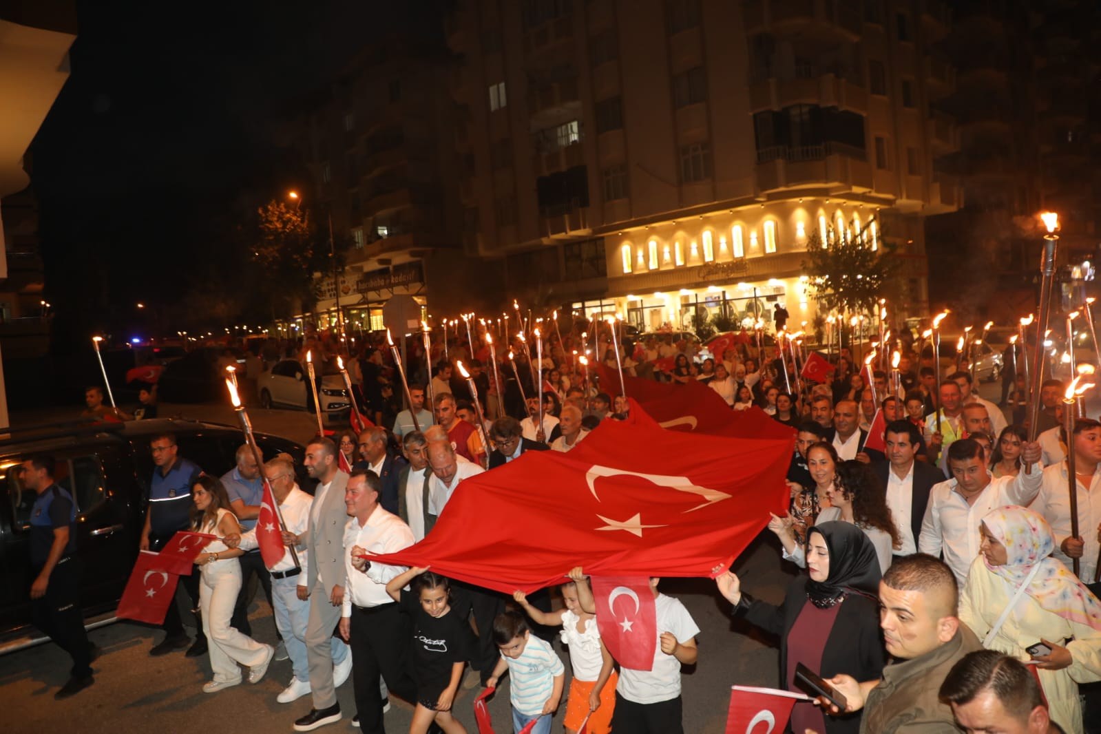 Nizip’ten 20 Bin Işık Yükseldi