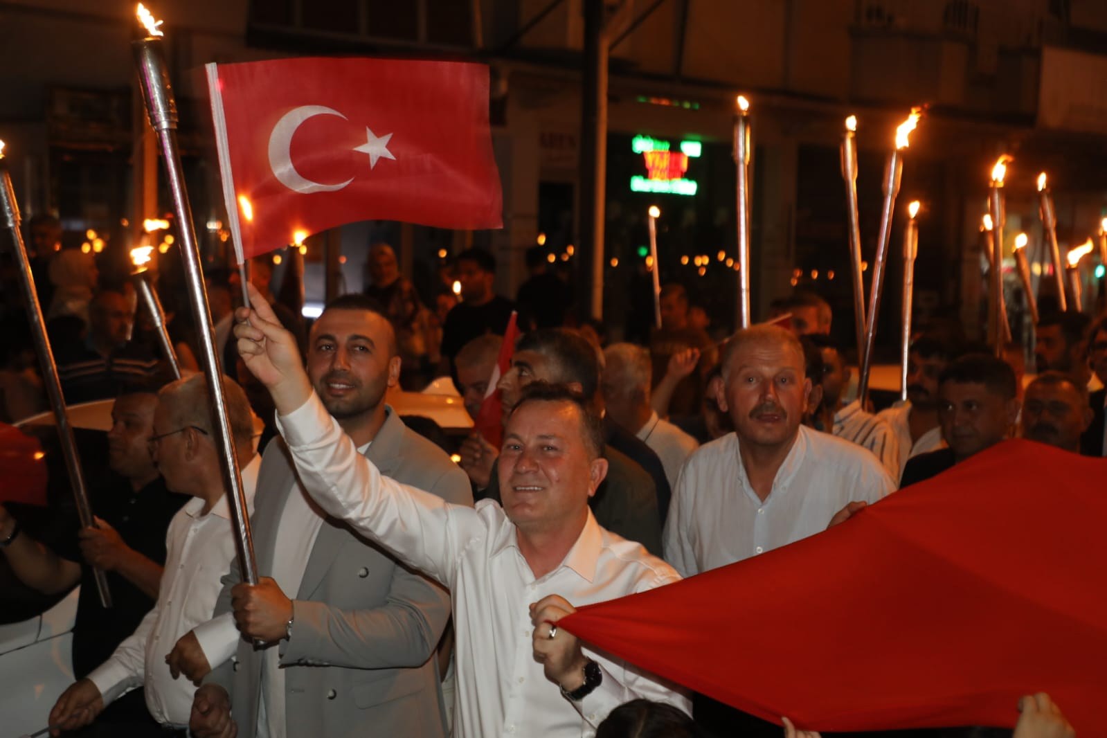 Nizip’ten 20 Bin Işık Yükseldi
