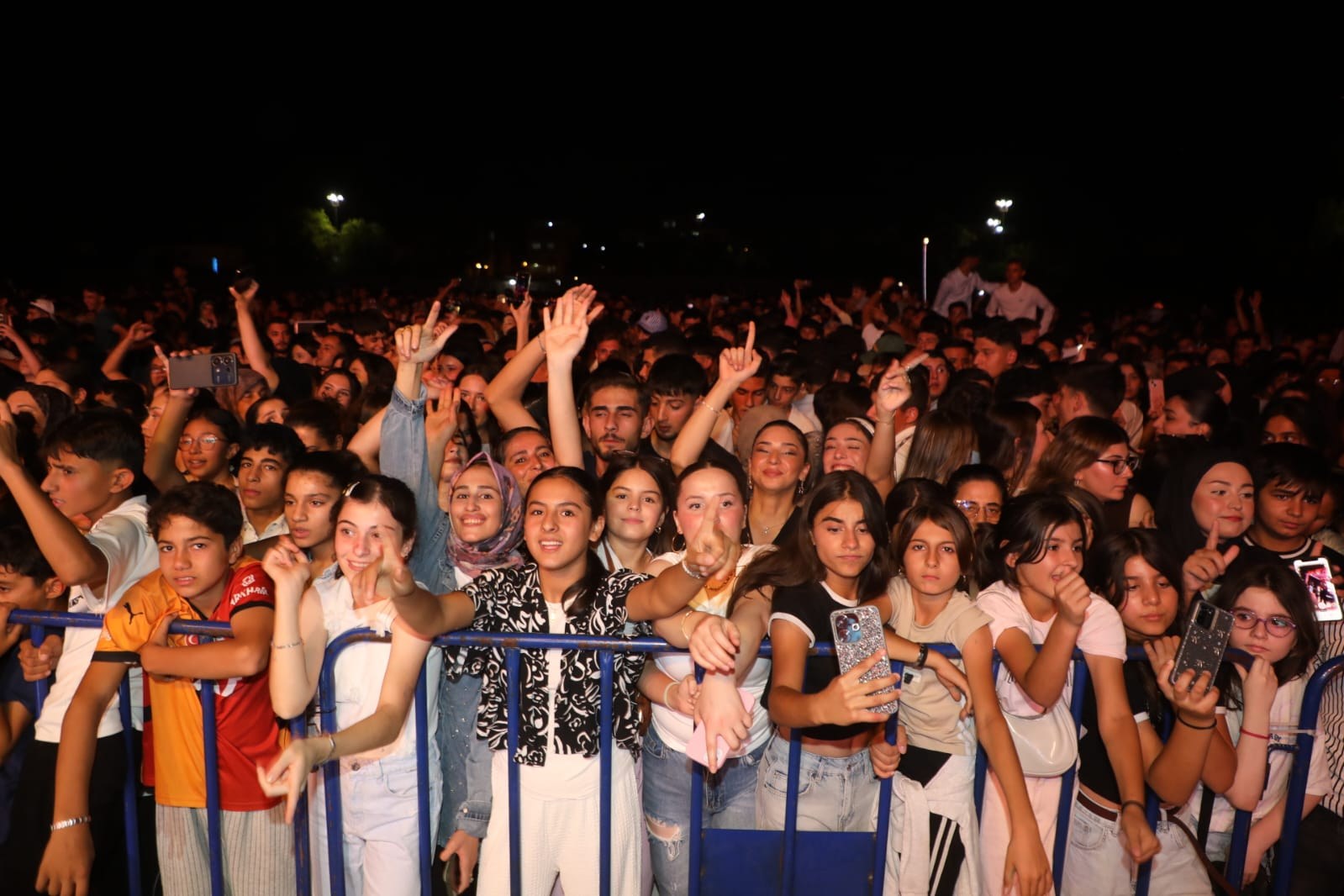 Nizip’ten 20 Bin Işık Yükseldi