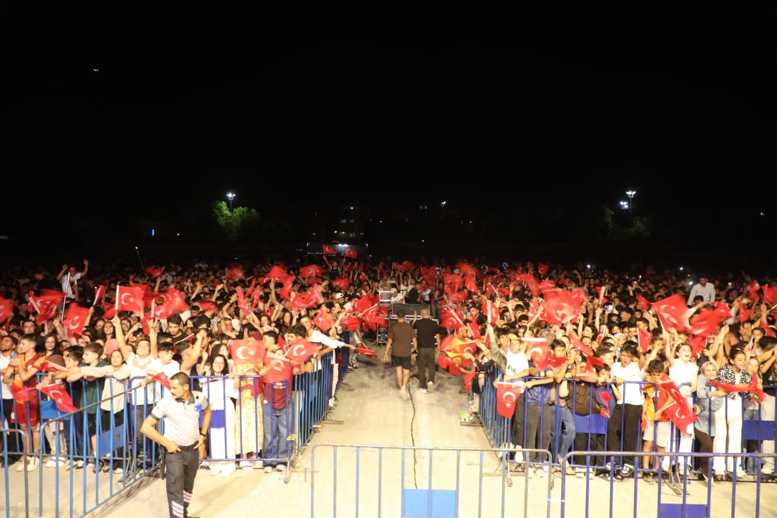 Nizip’ten 20 Bin Işık Yükseldi