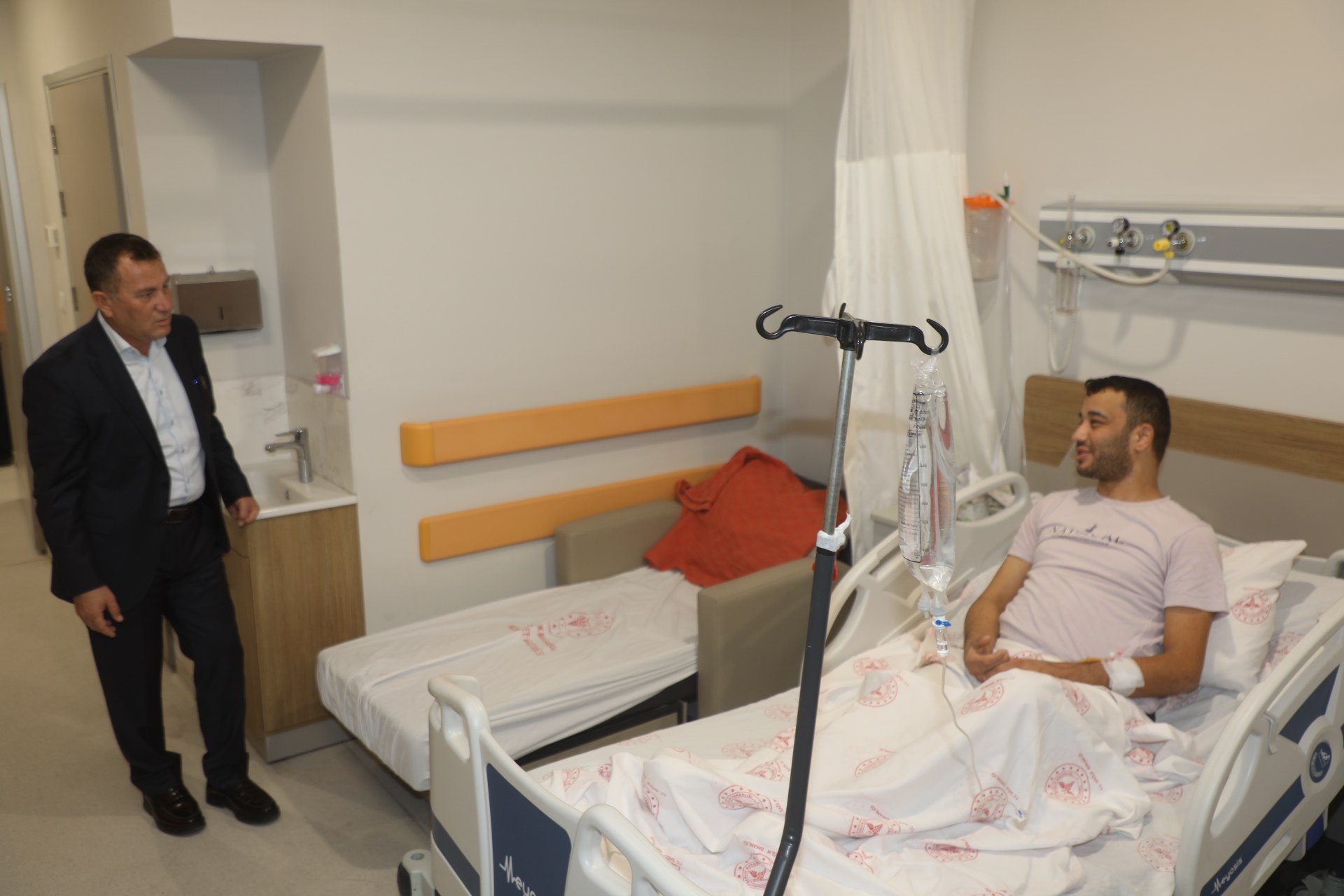 Başkan Doğan'dan Hastalara Moral Ziyareti