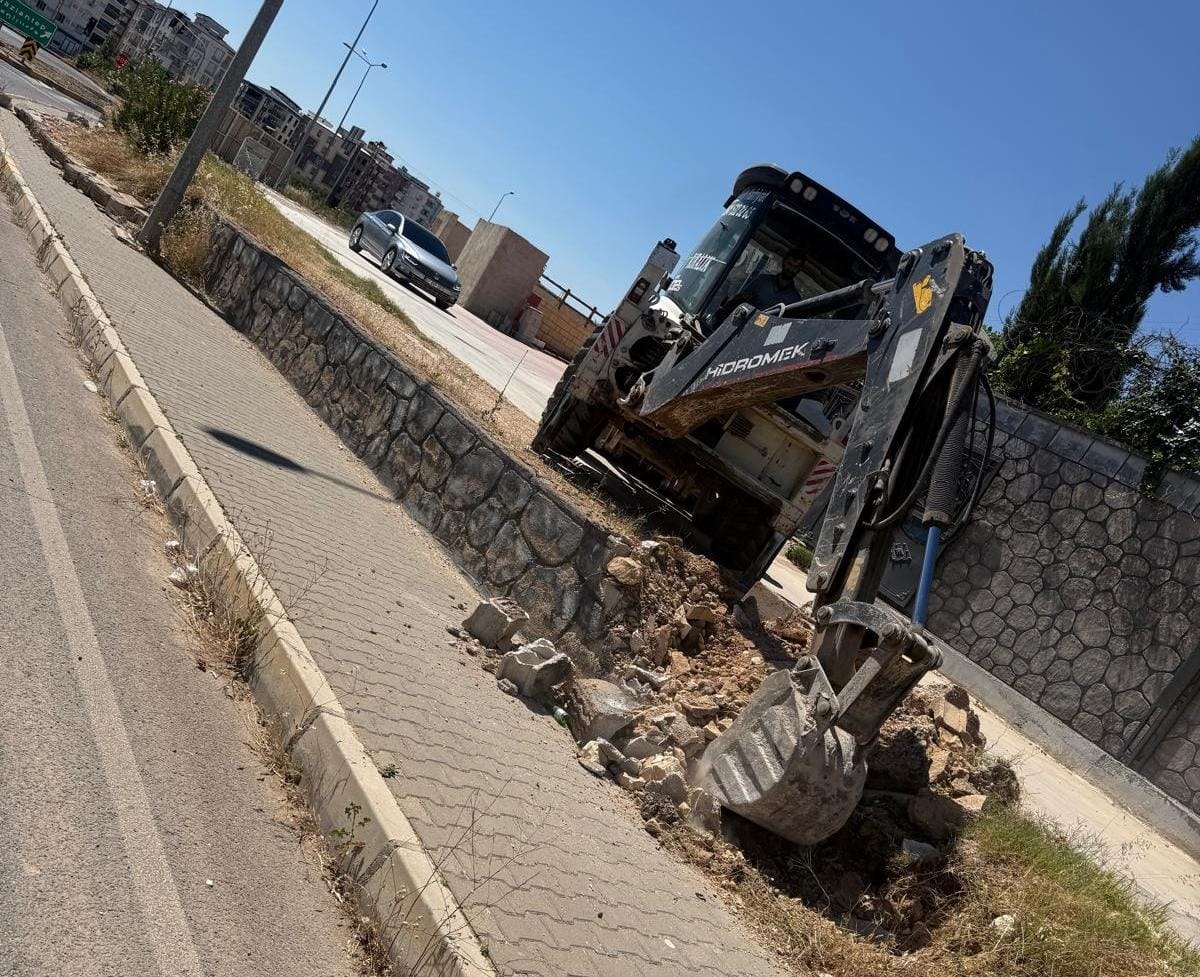 Nizip Belediyesi Ekipleri İlçe Genelinde Çalışmalarını Sürdürüyor