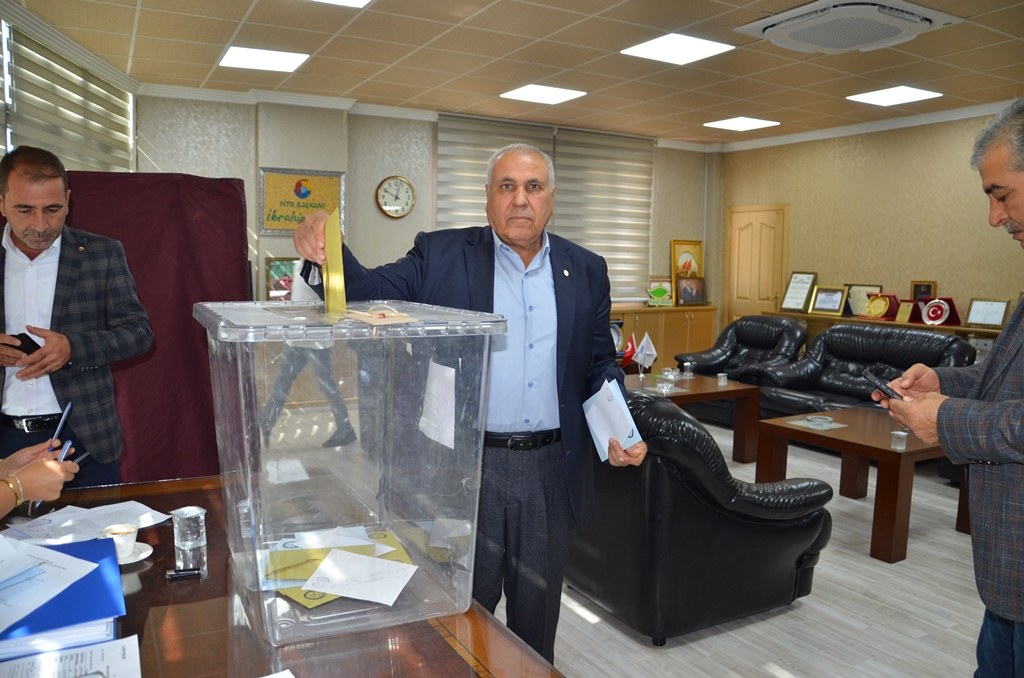 NİZİP TİCARET BORSASI’NDA YENİ DÖNEM BAŞLADI: İŞTE YENİ YÖNETİM VE GÖREV DAĞILIMI