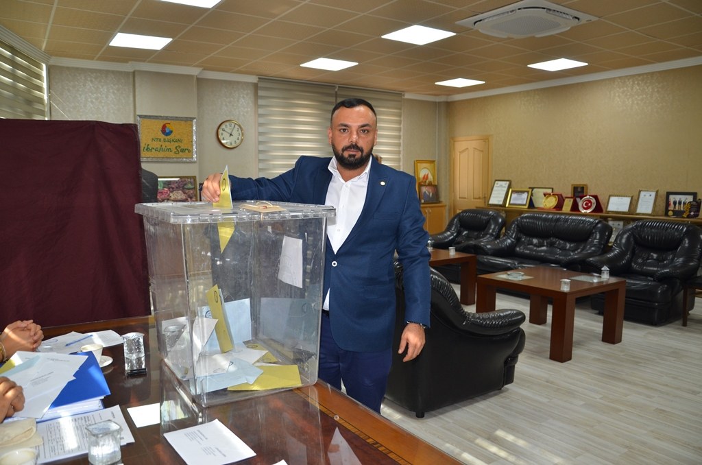 NİZİP TİCARET BORSASI’NDA YENİ DÖNEM BAŞLADI: İŞTE YENİ YÖNETİM VE GÖREV DAĞILIMI