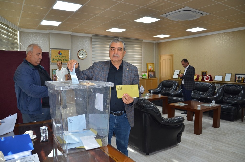 NİZİP TİCARET BORSASI’NDA YENİ DÖNEM BAŞLADI: İŞTE YENİ YÖNETİM VE GÖREV DAĞILIMI
