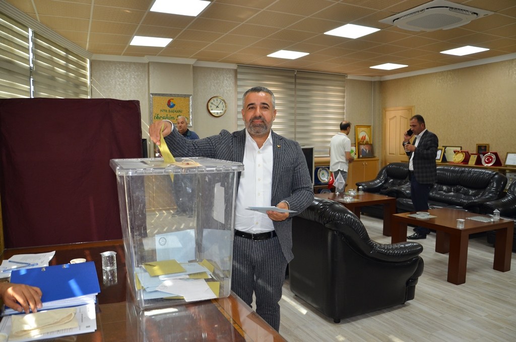 NİZİP TİCARET BORSASI’NDA YENİ DÖNEM BAŞLADI: İŞTE YENİ YÖNETİM VE GÖREV DAĞILIMI